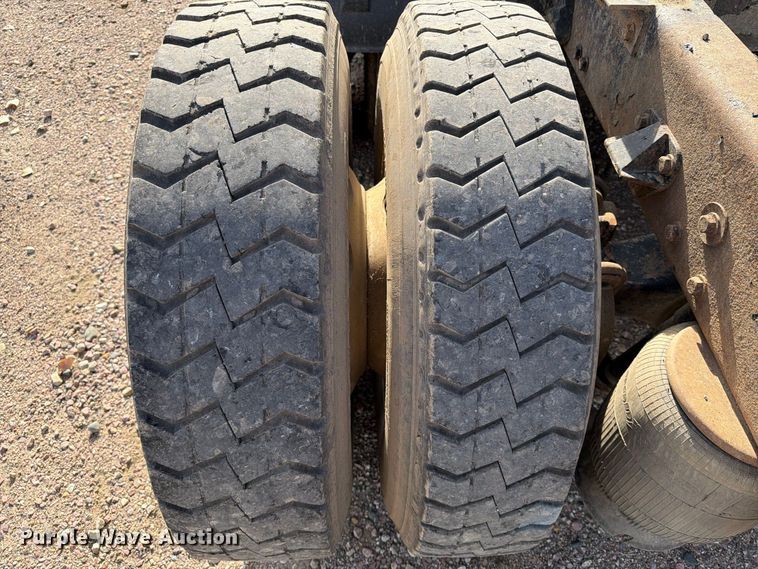 image for item EA0589 2007 Peterbilt 379 semi truck