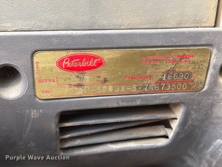 image for item EA0589 2007 Peterbilt 379 semi truck