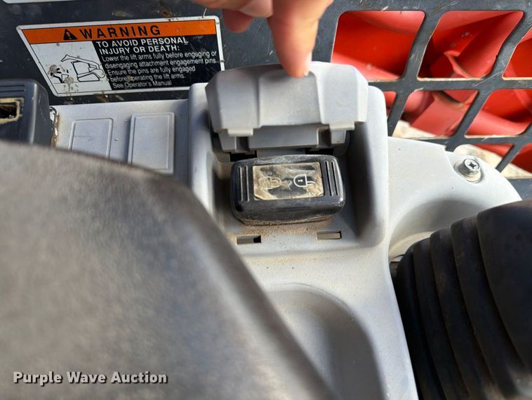 image for item EA7345 2013 Kubota SVL90-2 tracked skid steer loader