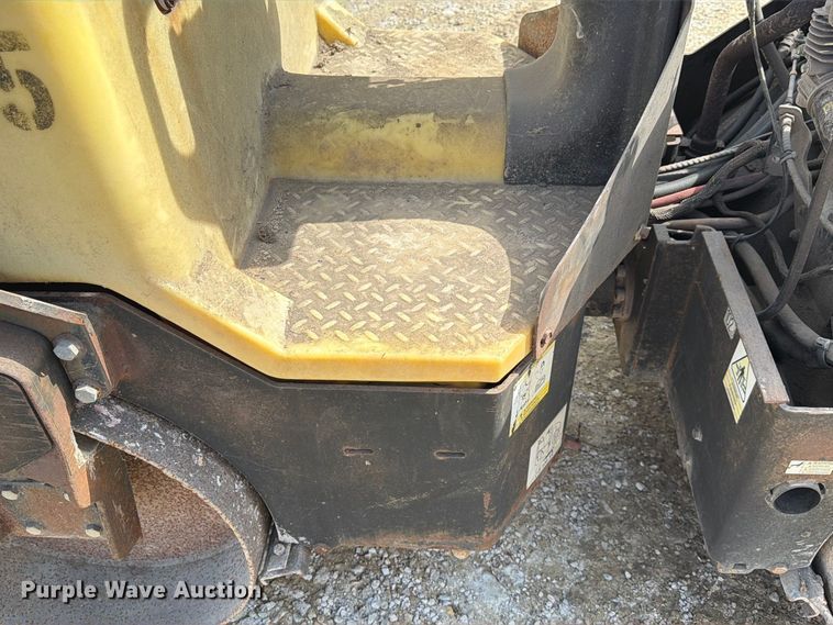 image for item EA7347 Wacker Neuson RD12A double drum vibratory roller