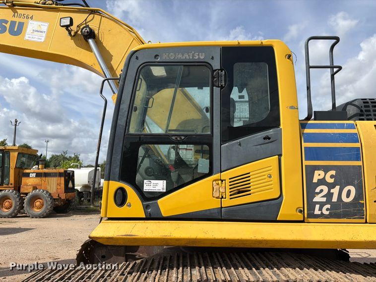 image for item EA7378 2015 Komatsu PC210LC-10 excavator