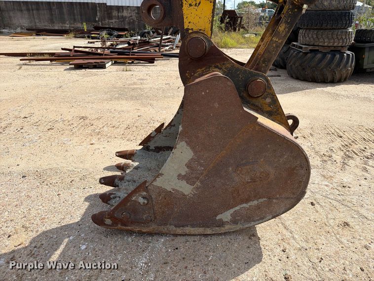 image for item EA7378 2015 Komatsu PC210LC-10 excavator