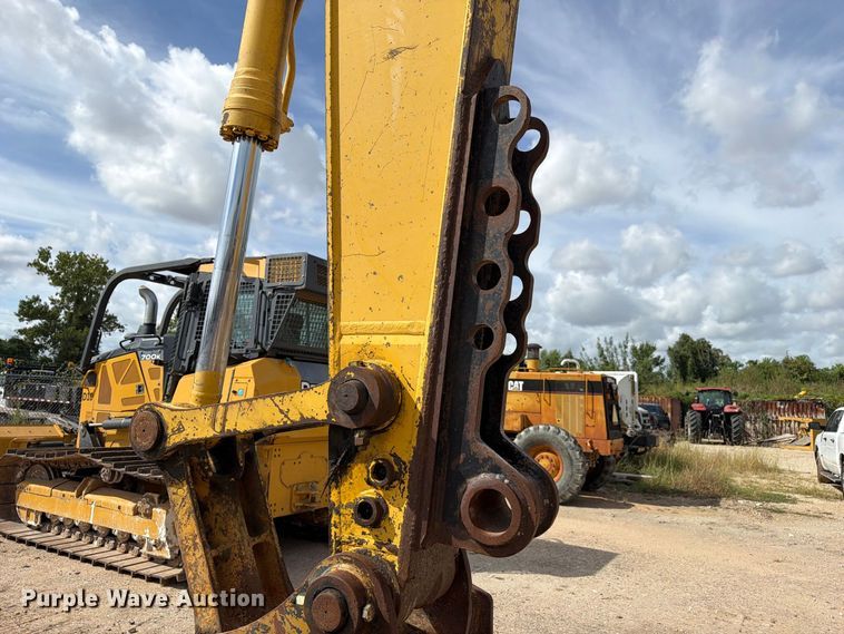 image for item EA7378 2015 Komatsu PC210LC-10 excavator
