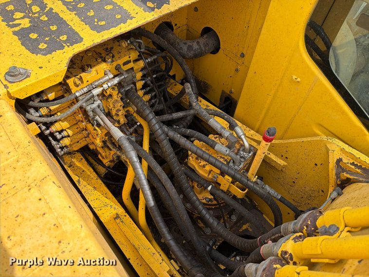 image for item EA7378 2015 Komatsu PC210LC-10 excavator