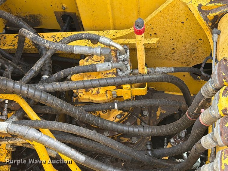 image for item EA7378 2015 Komatsu PC210LC-10 excavator