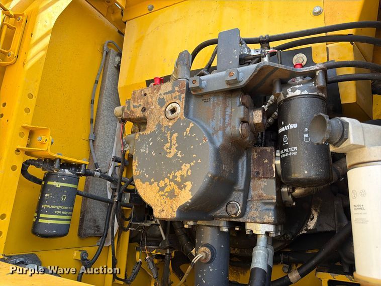 image for item EA7378 2015 Komatsu PC210LC-10 excavator