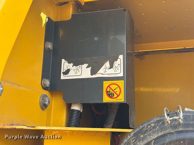 image for item EA7378 2015 Komatsu PC210LC-10 excavator