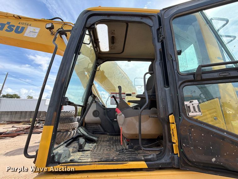 image for item EA7378 2015 Komatsu PC210LC-10 excavator