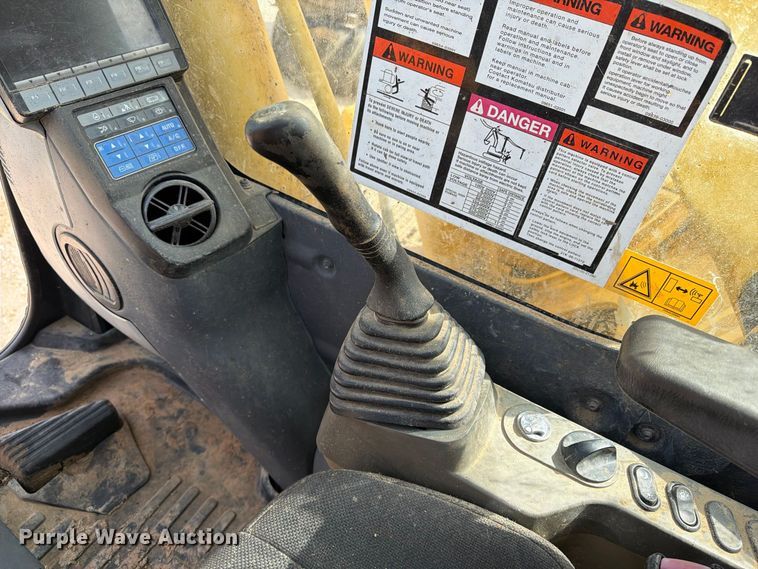 image for item EA7378 2015 Komatsu PC210LC-10 excavator
