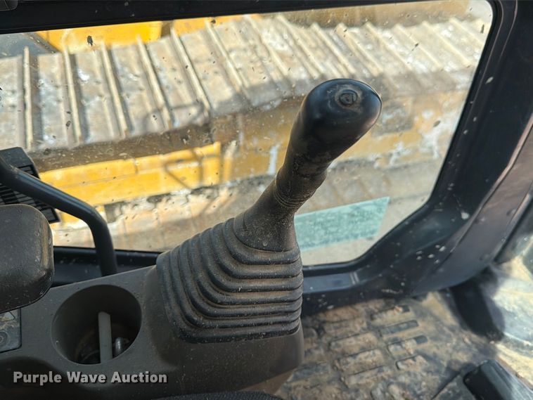 image for item EA7378 2015 Komatsu PC210LC-10 excavator