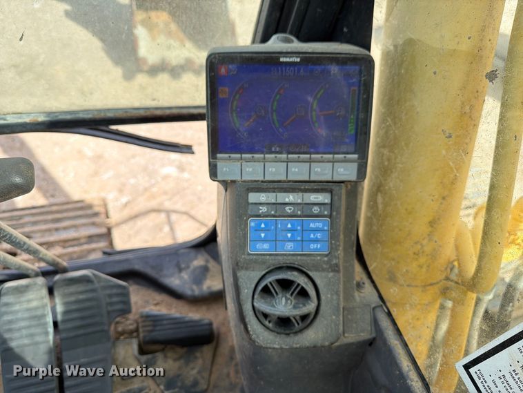 image for item EA7378 2015 Komatsu PC210LC-10 excavator
