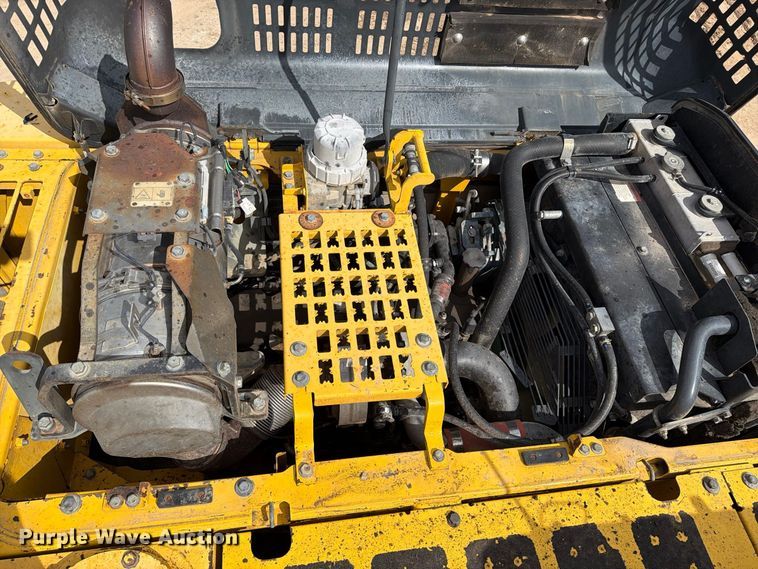 image for item EA7378 2015 Komatsu PC210LC-10 excavator