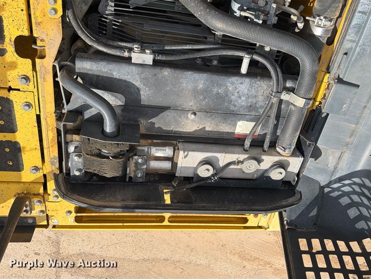 image for item EA7378 2015 Komatsu PC210LC-10 excavator