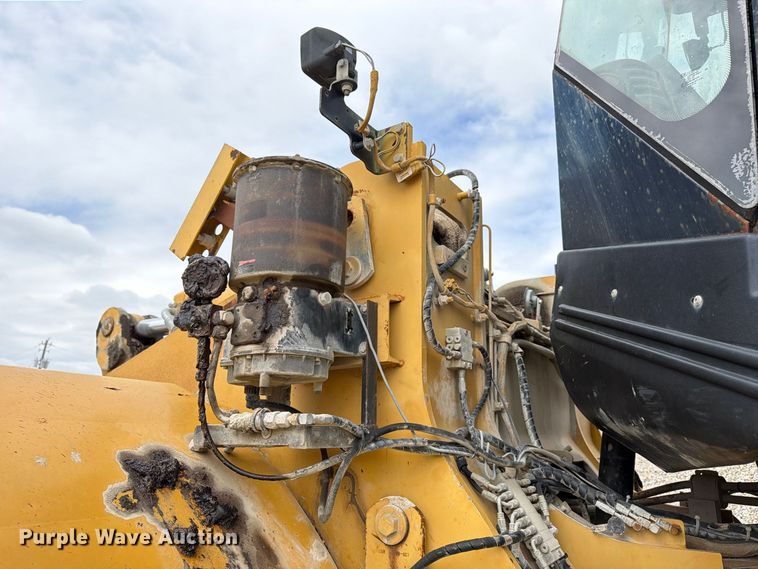image for item EA7394 2004 Caterpillar 972G Series II wheel loader