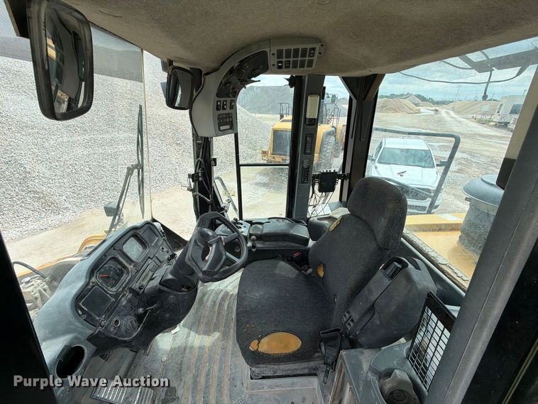 image for item EA7394 2004 Caterpillar 972G Series II wheel loader