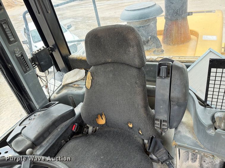 image for item EA7394 2004 Caterpillar 972G Series II wheel loader