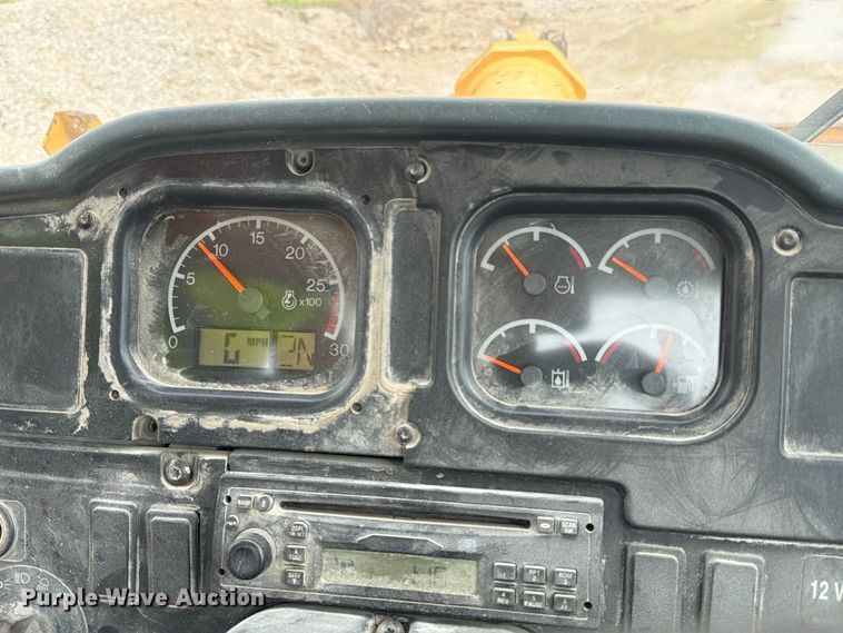 image for item EA7394 2004 Caterpillar 972G Series II wheel loader