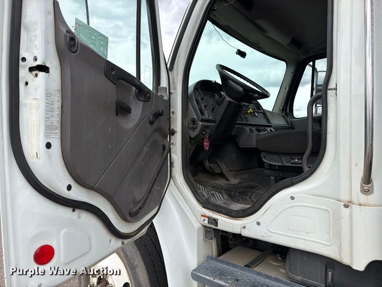 image for item ED0067 2014 Freightliner M2 flatbed truck