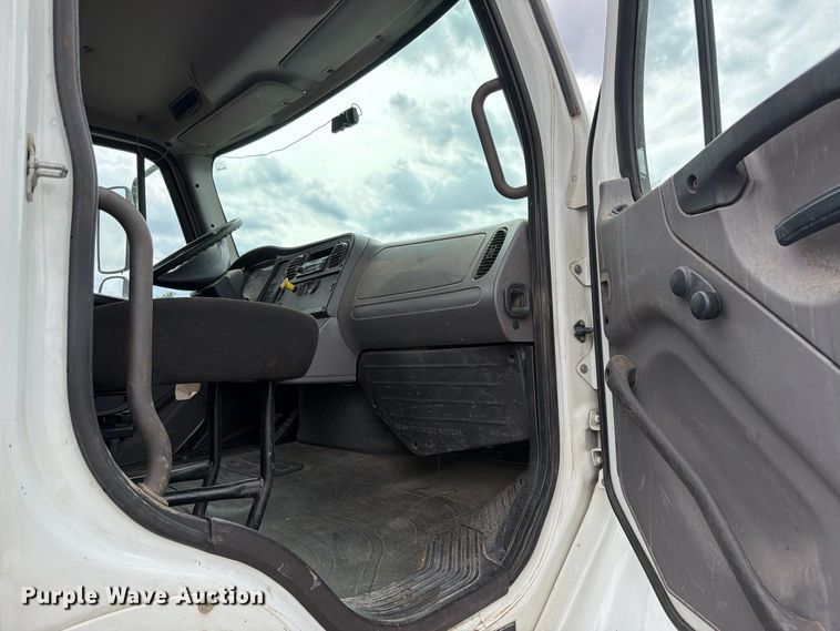 image for item ED0067 2014 Freightliner M2 flatbed truck