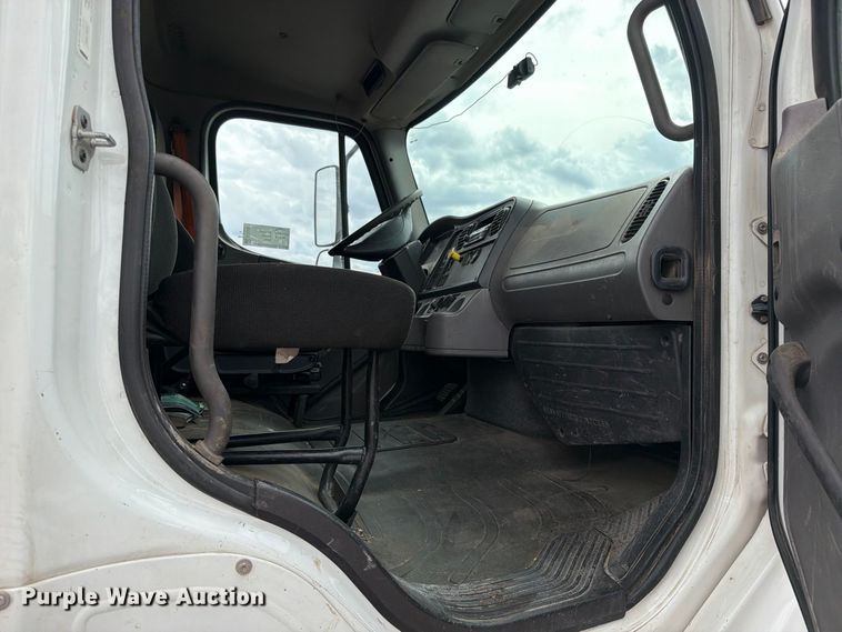 image for item ED0067 2014 Freightliner M2 flatbed truck