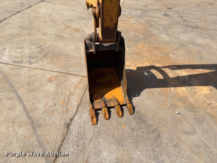 image for item EF1406 2019 Caterpillar 305E2 CR mini excavator