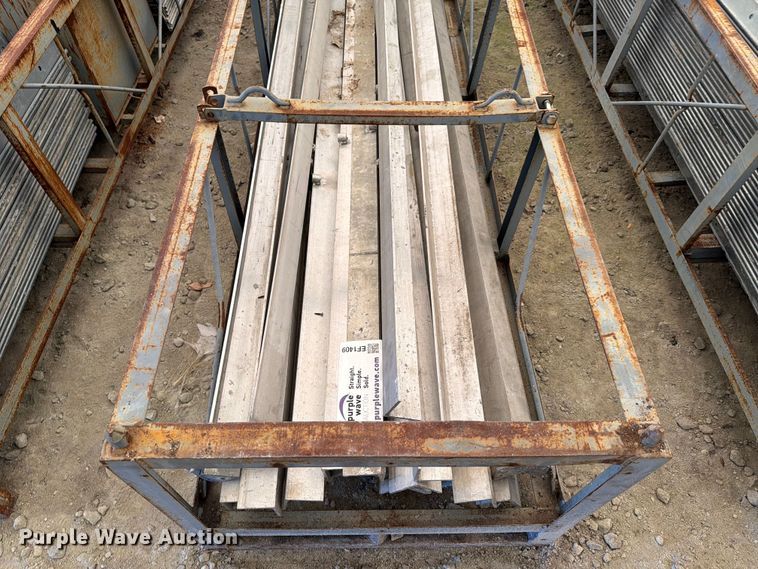 image for item EF1409 Giraffe corner bracing