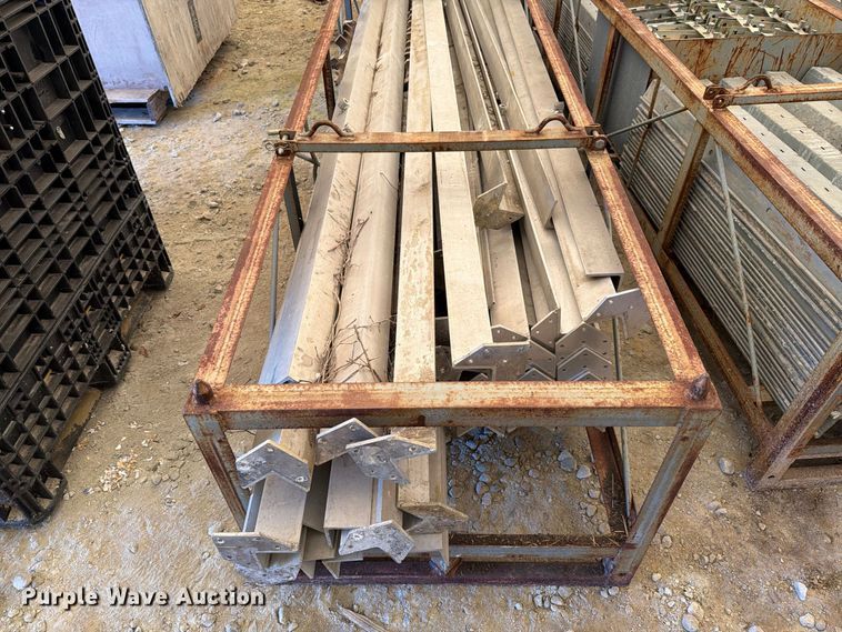 image for item EF1409 Giraffe corner bracing