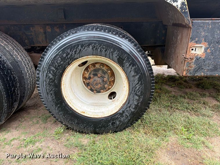 image for item EI7762 1980 Peterbilt 359 dump truck