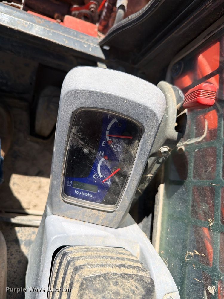 image for item EI7771 Kubota SVL90-2 tracked skid steer loader