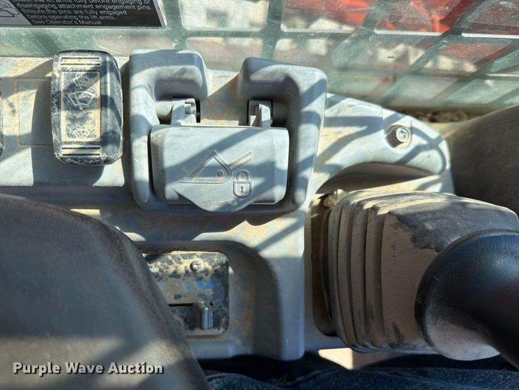 image for item EI7771 Kubota SVL90-2 tracked skid steer loader