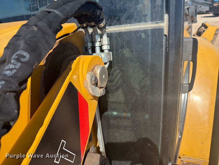 image for item EI7774 2019 Caterpillar 420F2 IT backhoe