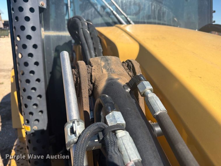 image for item EI7774 2019 Caterpillar 420F2 IT backhoe