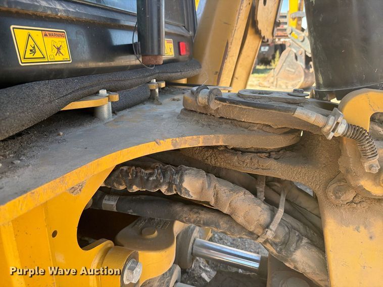 image for item EI7774 2019 Caterpillar 420F2 IT backhoe