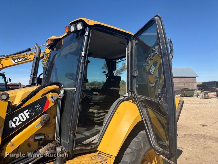image for item EI7774 2019 Caterpillar 420F2 IT backhoe