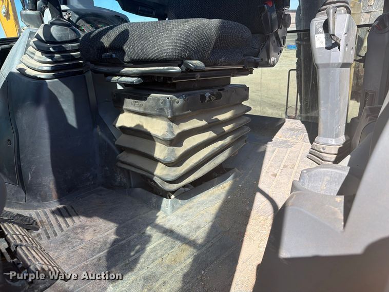 image for item EI7774 2019 Caterpillar 420F2 IT backhoe