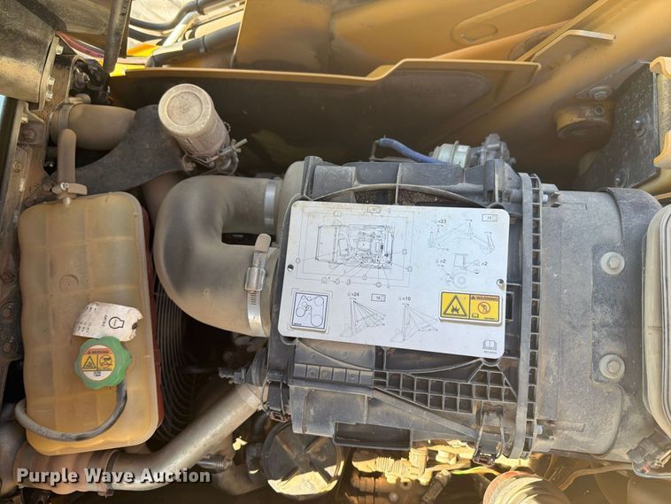 image for item EI7774 2019 Caterpillar 420F2 IT backhoe