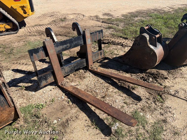 image for item EI7774 2019 Caterpillar 420F2 IT backhoe