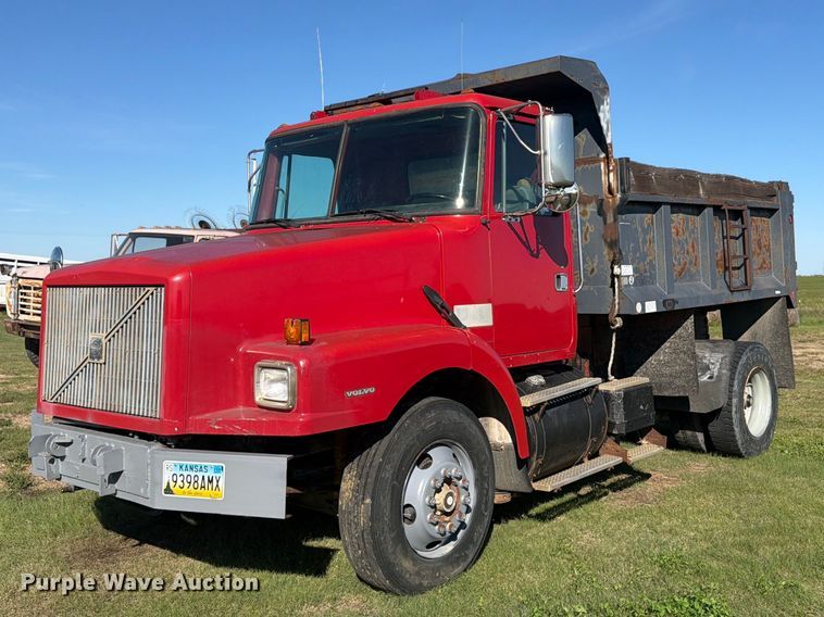 image for item EI7779 1996 Volvo WG dump truck