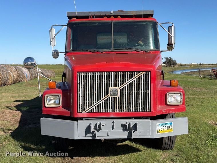 image for item EI7779 1996 Volvo WG dump truck