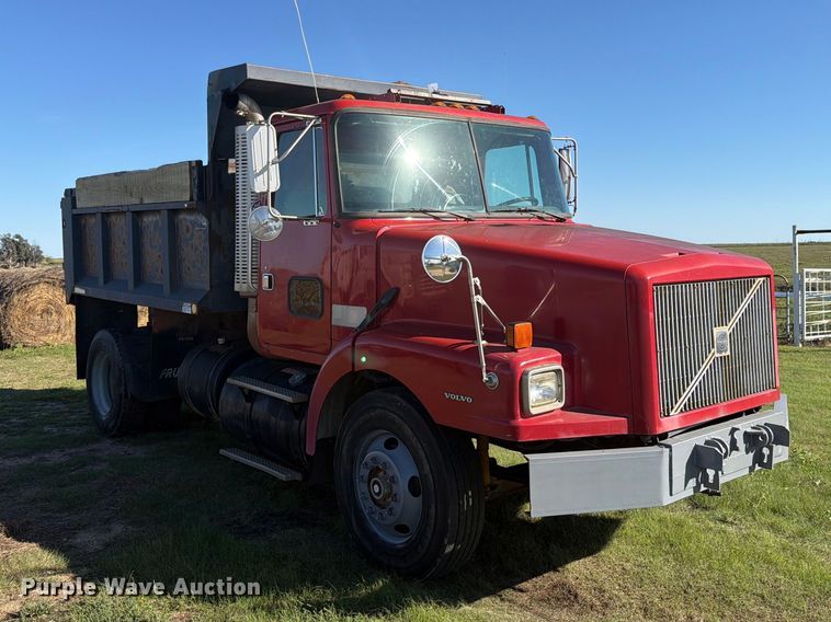 image for item EI7779 1996 Volvo WG dump truck