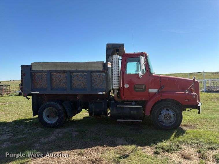 image for item EI7779 1996 Volvo WG dump truck