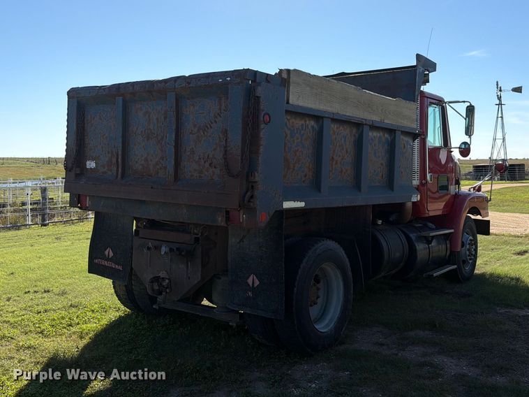 image for item EI7779 1996 Volvo WG dump truck