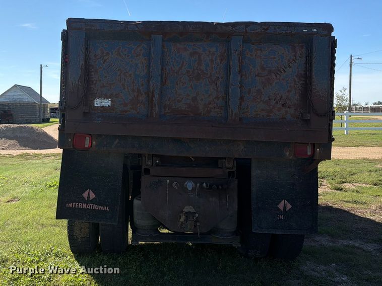 image for item EI7779 1996 Volvo WG dump truck