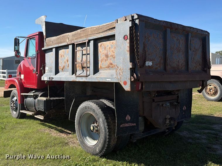 image for item EI7779 1996 Volvo WG dump truck