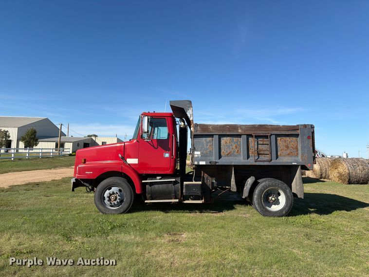 image for item EI7779 1996 Volvo WG dump truck