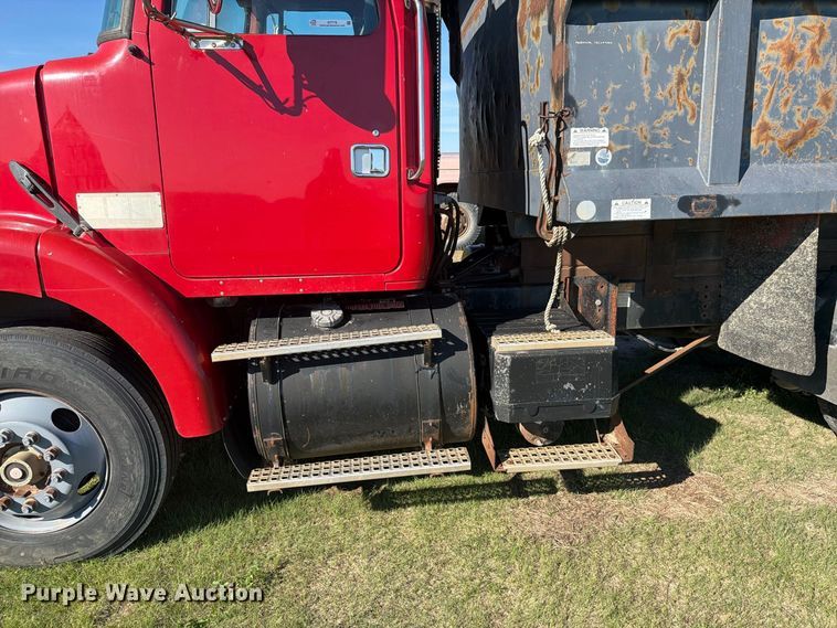 image for item EI7779 1996 Volvo WG dump truck