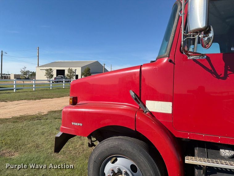 image for item EI7779 1996 Volvo WG dump truck