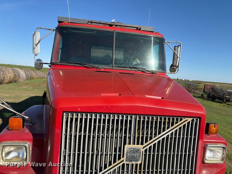 image for item EI7779 1996 Volvo WG dump truck