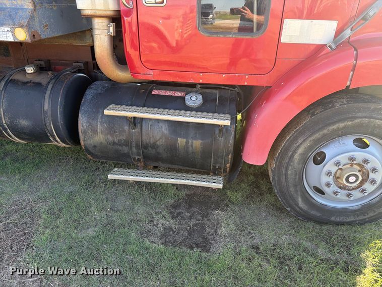 image for item EI7779 1996 Volvo WG dump truck