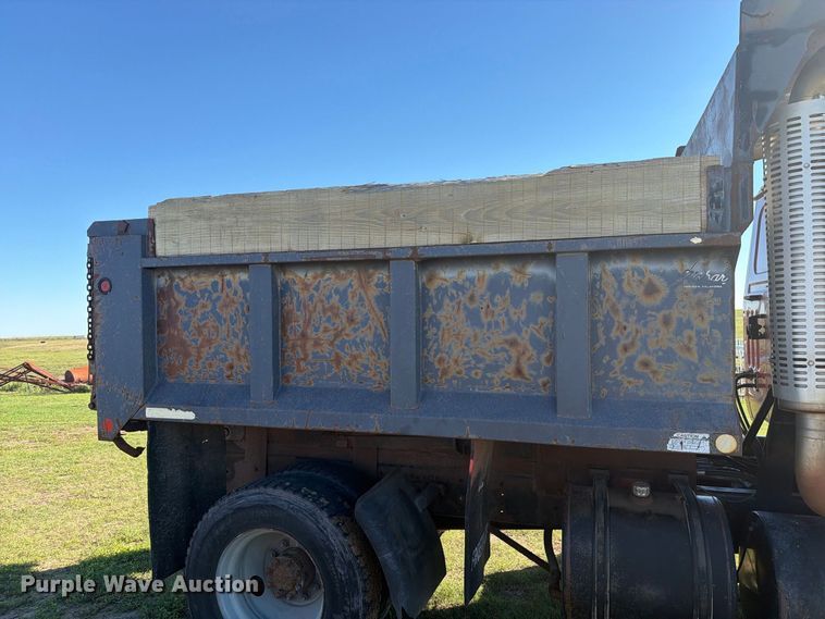 image for item EI7779 1996 Volvo WG dump truck